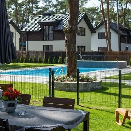 Comfortable With Garden, Summer Pool Hébergement de vacances Pobierowo
