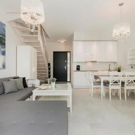 Comfortable With Garden, Summer Pool Hébergement de vacances Pobierowo