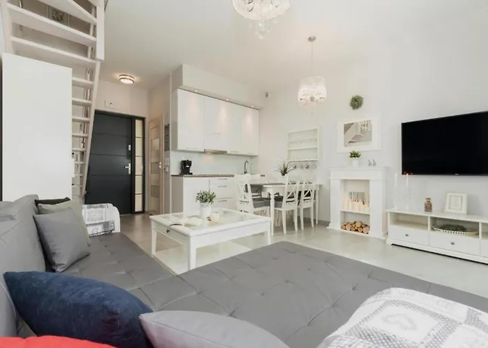 Comfortable With Garden, Summer Pool Holiday home *