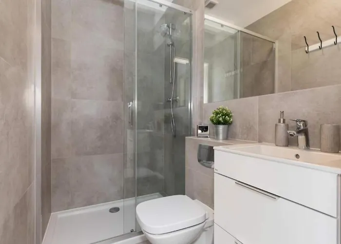 Comfortable With Garden, Summer Pool Holiday home *