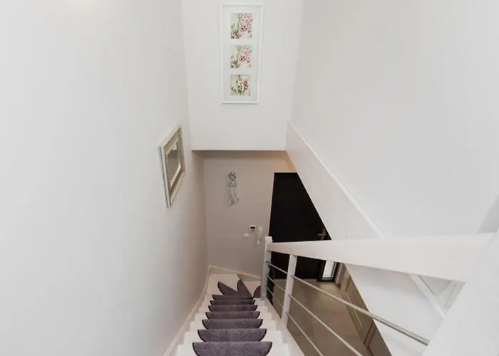 Comfortable With Garden, Summer Pool Holiday home *